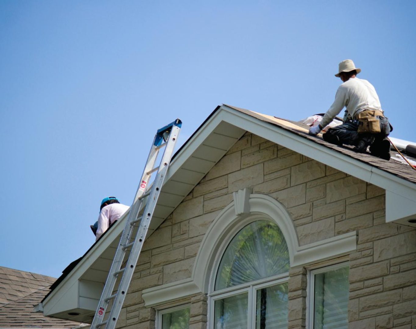 Roofing company in Wheat Ridge, CO installing new roof on single-story home